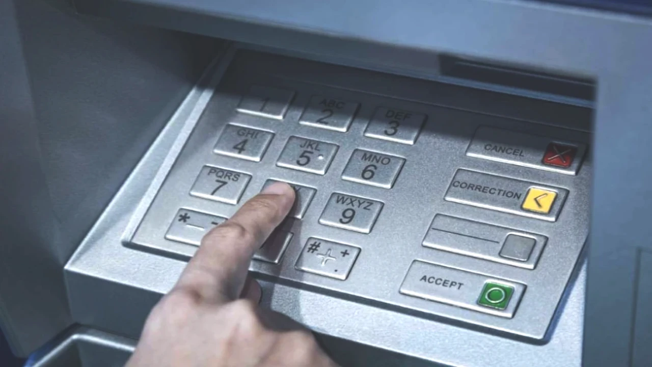 ATM’den Para Çekenler için Uyarı! Bu Tuşa Basarsanız Hesabınızdaki Parayı Kaybedebilirsiniz